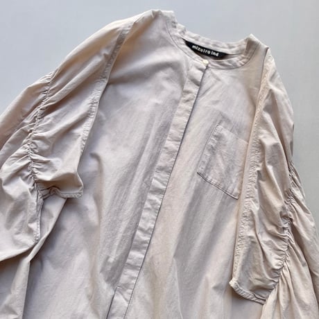 mizuiro ind バックギャザーノースリーブ ロングシャツワンピース【ベージュ】