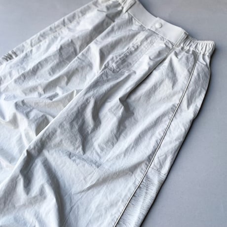 販売継続品 / 2025AW / iki ピーチスキンタフタ サテン切り替えワークパンツ