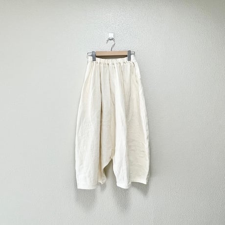 定番品 / あたう洋裁店 ポンポンマム サルエルパンツ 生成り