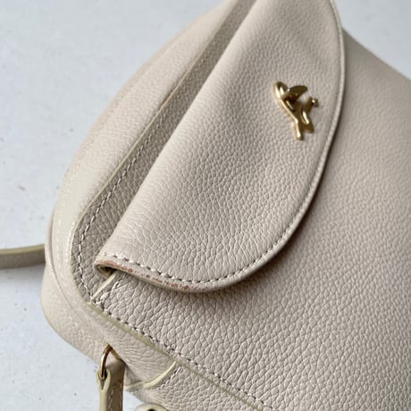 agnes b. レザーショルダーバッグ