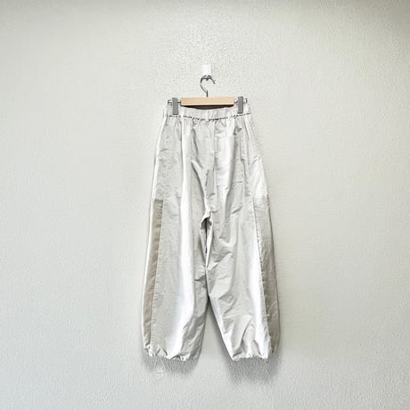 販売継続品 / 2025AW / iki ピーチスキンタフタ サテン切り替えワークパンツ