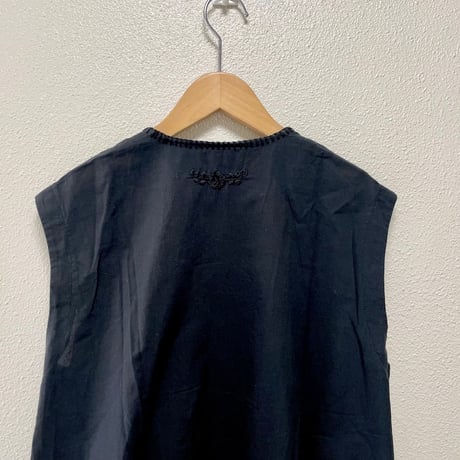 midiumisolid 刺繍ノースリーブブラウス