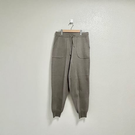 販売継続品 / 北欧、暮らしの道具店 KURASHI&Trips PUBLISHING 「大人に似合うリラックス感」 すっきりシルエットのニットパンツ