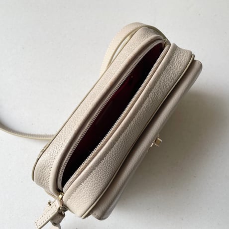 agnes b. レザーショルダーバッグ