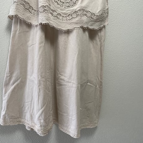 used  お皿モチーフ刺繍エプロン付スカート