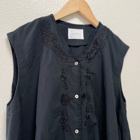 midiumisolid 刺繍ノースリーブブラウス