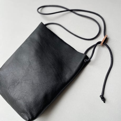 販売継続品 / ATELIER 4.5 ゴートレザー インナーポケット付き サコッシュ