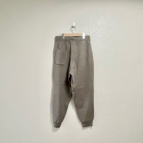 販売継続品 / 北欧、暮らしの道具店 KURASHI&Trips PUBLISHING 「大人に似合うリラックス感」 すっきりシルエットのニットパンツ