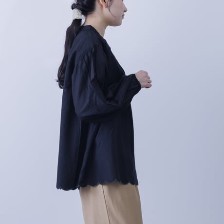 【3色展開】select 胸元シャーリング裾スカラップブラウス