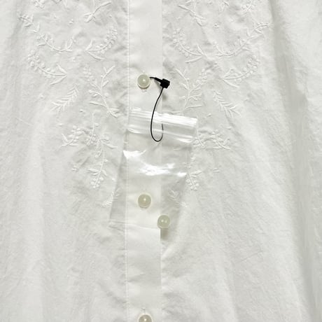 2025S/S KURASHI&Trips PUBLISHING  「やわらかに、凛と」すずらん揺れる刺繍ブラウス