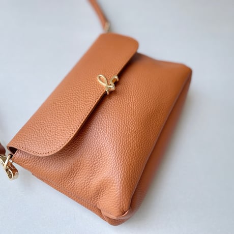 販売継続品 /  agnès b. レザーショルダーバッグ ”The b.”