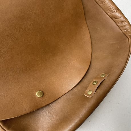 TIDE WAY レザーショルダーバック