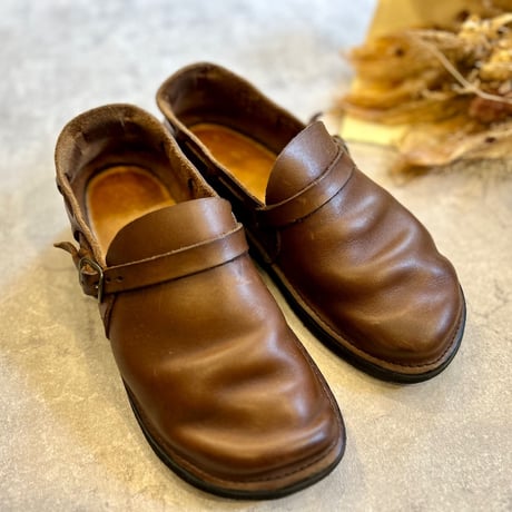 AURORA SHOES Middle English