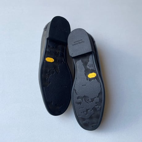 未使用品 / 販売継続品 / TRAVEL SHOES by chausser ガラスレザー ローファー