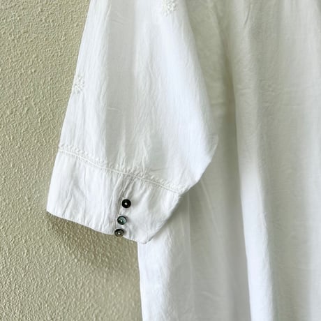 GA-ON ラクノウ刺繍×ピンタックショートブラウス