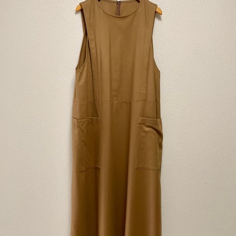 2024AW / 人気完売品 utilite  サキソニー ストレッチ ジャンパー スカート キャメル