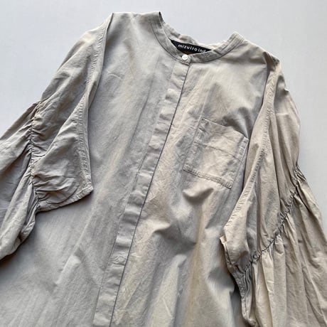 mizuiro ind バックギャザーノースリーブ ロングシャツワンピース【グレー】