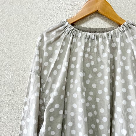 NATURAL LAUNDRY ドットプリントブラウス