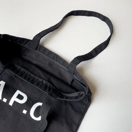 A.P.C  ロゴプリントトートバッグ