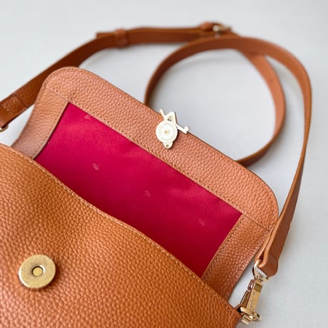 販売継続品 /  agnès b. レザーショルダーバッグ ”The b.”
