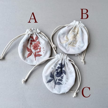 atelier N 花刺繍の丸型巾着