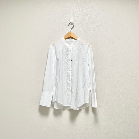 2025S/S KURASHI&Trips PUBLISHING  「やわらかに、凛と」すずらん揺れる刺繍ブラウス