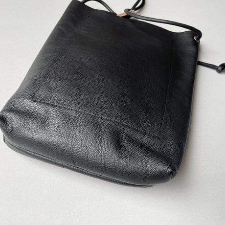 販売継続品 / ATELIER 4.5 ゴートレザー インナーポケット付き サコッシュ