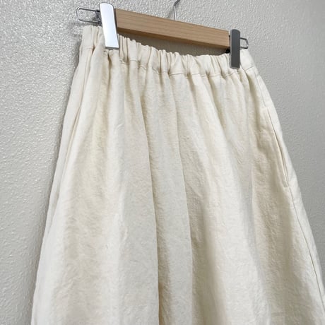 定番品 / あたう洋裁店 ポンポンマム サルエルパンツ 生成り