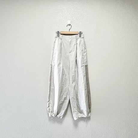 販売継続品 / 2025AW / iki ピーチスキンタフタ サテン切り替えワークパンツ