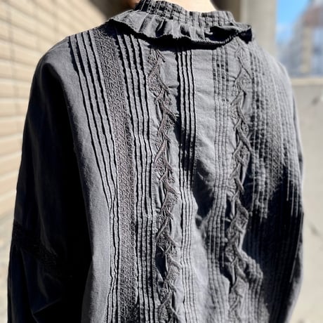 PARICI ピンタック刺繍ブラウス