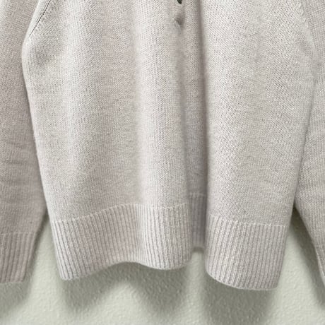 北欧、暮らしの道具店 KURASHI＆Trips ふんわり素材のヘンリーネックニット
