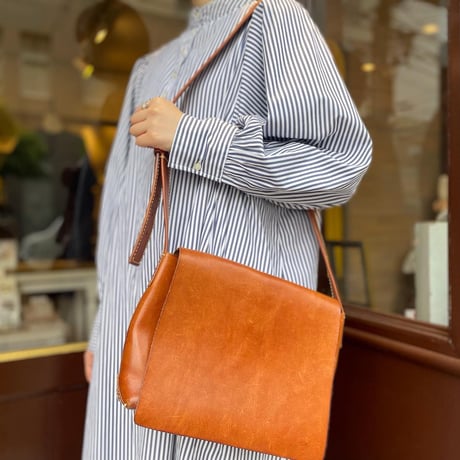genten レザーショルダーバッグ