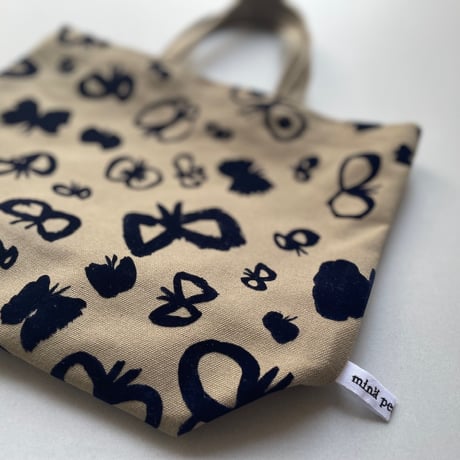 人気完売品 /  minaperhonen -flutter tote bag-