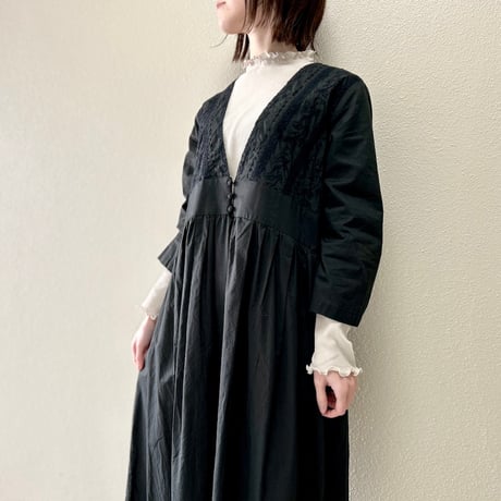 Lene ぶどう刺しゅうＶあきワンピース