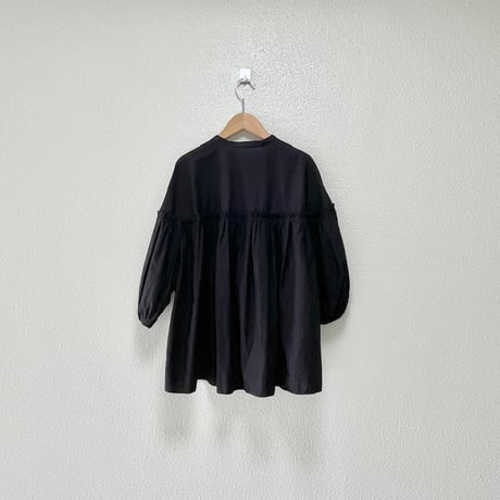 UNIVERSAL TISSU バンドカラーギャザーボリュームブラウス