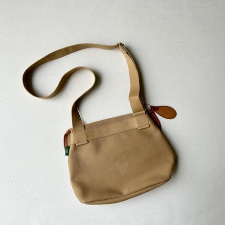 Brady AVONショルダーバッグ