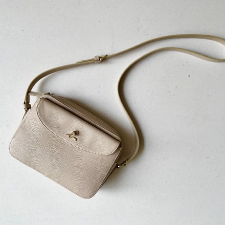 agnes b. レザーショルダーバッグ