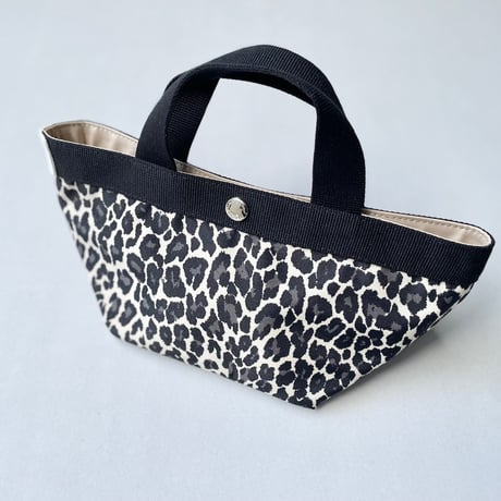 未使用品 / 限定カラー / Herve Chapelier  701FB パンサーブラン×ノワール×ブラン 舟型トートS