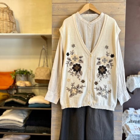 used 花柄刺繍ニットベスト