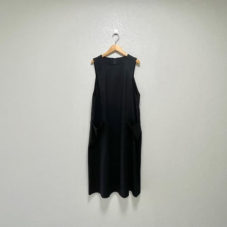 2024AW / 人気完売品 utilite  サキソニー ストレッチ ジャンパー スカート ブラック
