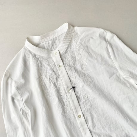 2025S/S KURASHI&Trips PUBLISHING  「やわらかに、凛と」すずらん揺れる刺繍ブラウス