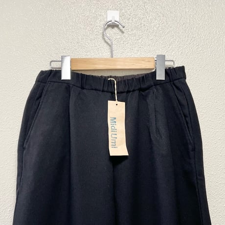 販売継続品 / タグ付き未使用品 / MidiUmi color easy pants