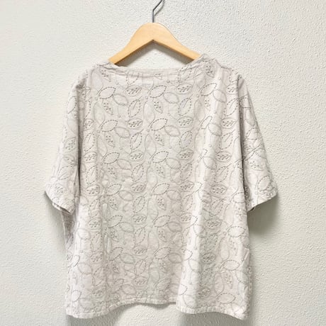 grin シャンブレーリーフ刺繍カットソー