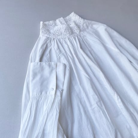 2024AW / Spick&Span / コットンエンブロイダリーカラーブラウス