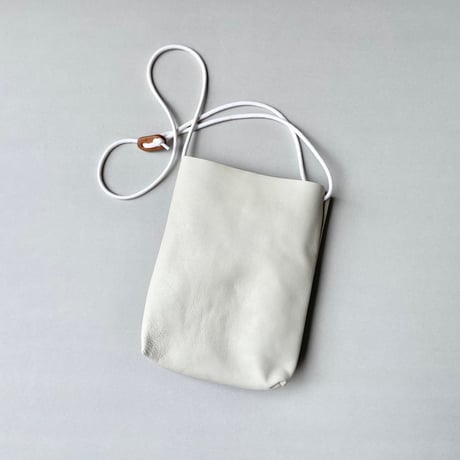 販売継続品 / ATELIER 4.5 ゴートレザー インナーポケット付き サコッシュ