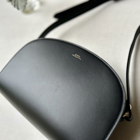 A.P.C. レザーハーフムーンバッグ Demi-Lune