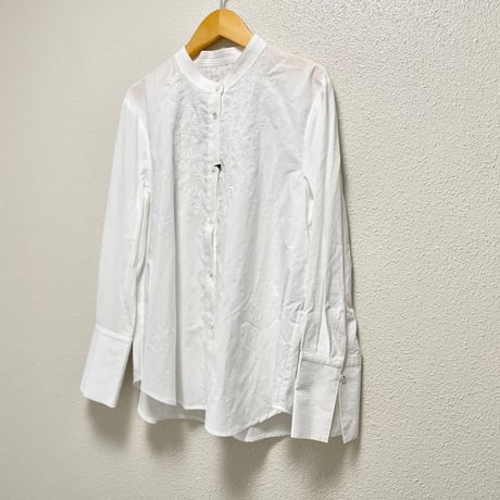 2025S/S KURASHI&Trips PUBLISHING  「やわらかに、凛と」すずらん揺れる刺繍ブラウス