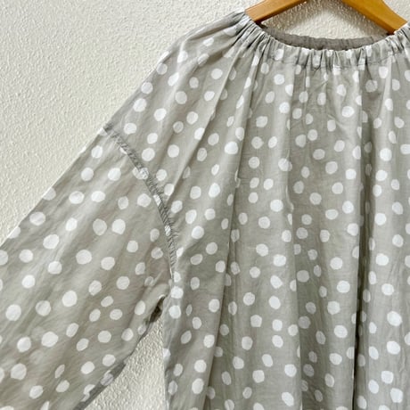 NATURAL LAUNDRY ドットプリントブラウス