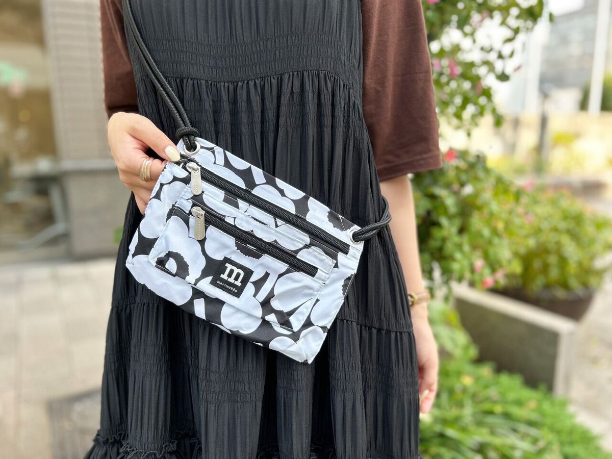 新品未使用　マリメッコ　ウニッコ柄サコッシュ marimekko ウニッコ ショルダーバッグ サコッシュ 赤 - メルカリ