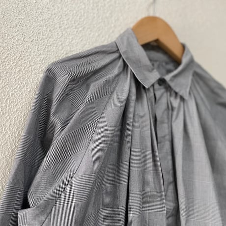2024AW / 販売継続品 UNIVERSAL TISSU ナチュラルタイプライターギャザータックBL